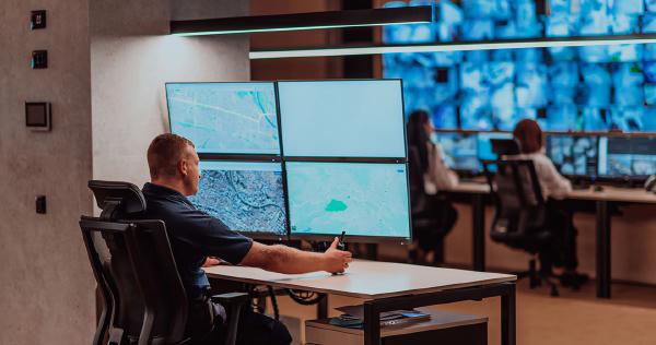 Atdec AWMS-4-4675 Quad 460mm Monitor Arms on 750mm Post. 12kg Flat Screens, 10kg Curved Screens, Grommet Clamp Desk Fixing, Silver