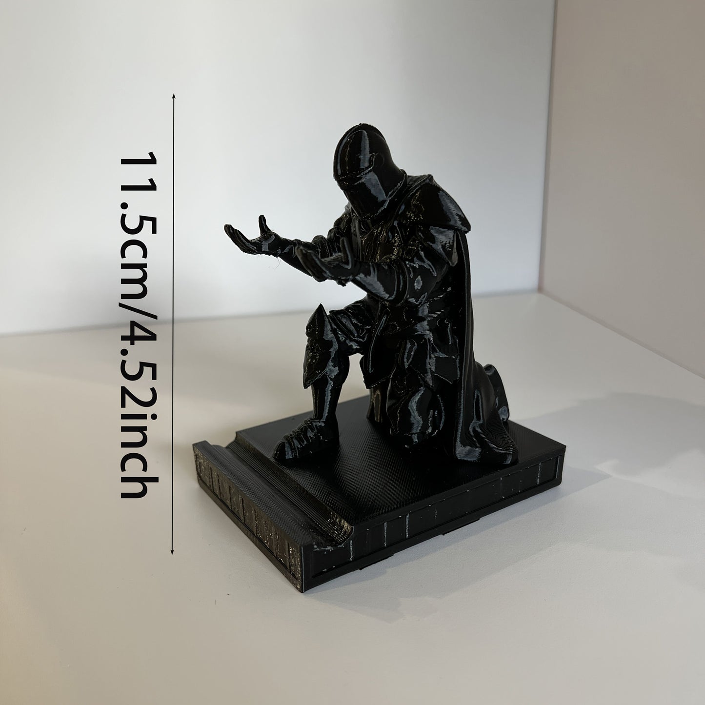 **Knight Sculpture Pen Holder: A Medieval Epic on Your Desk, Where the Pen Becomes a Sword, Blending Decorative Art with Practical Office Use** - Image 6
