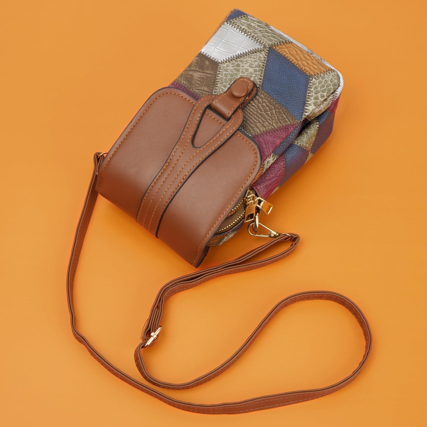 Color-Block Diamond Pattern PU Leather Crossbody Phone Bag – Retro Mini Wallet with Adjustable Strap & Dual Zipper Closure (Brown) - Image 8