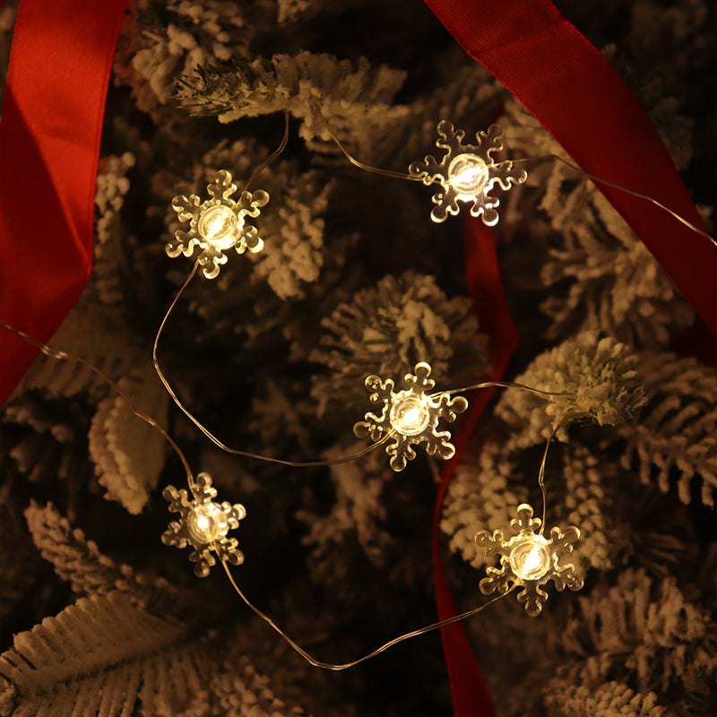 2m 20-LED Christmas Snowflake String Lights, Warm White, Battery Powered (2 x AA Batteries Required) - Image 4