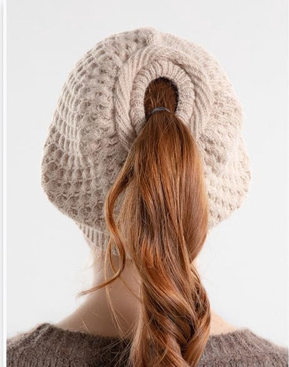 Women's winter hat - Knitted hat - Knitted hat with ponytail opening - Oversized cable-knit winter hat - Hat with skull motif - Image 3
