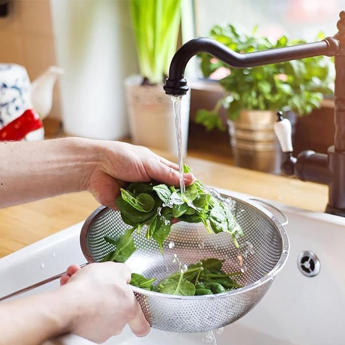 2-piece vegetable draining rack set made of stainless steel - with handles - drip tray on top - suitable for draining pasta, vegetables, fruit and rice - dishwasher safe - 2-piece set - diameters 22.5 cm and 19.5 cm - Image 6