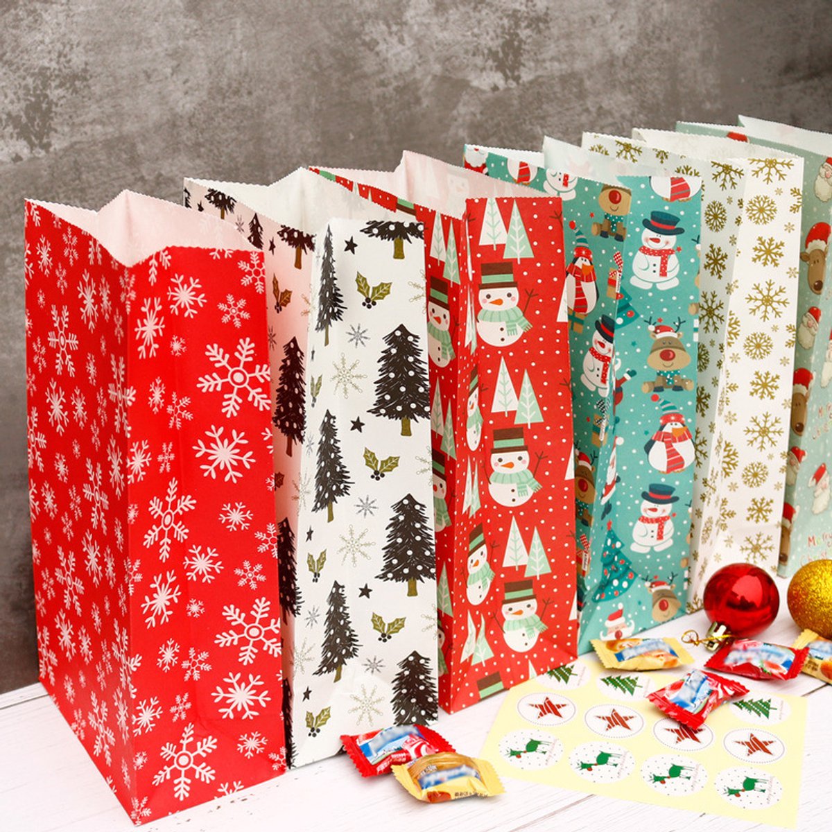 Christmas wrapping paper - 24 pieces - Christmas gift bags, Christmas stickers, Advent calendars, paper bags and wrapping bags - Christmas gift bags - Christmas candy bags - Image 4
