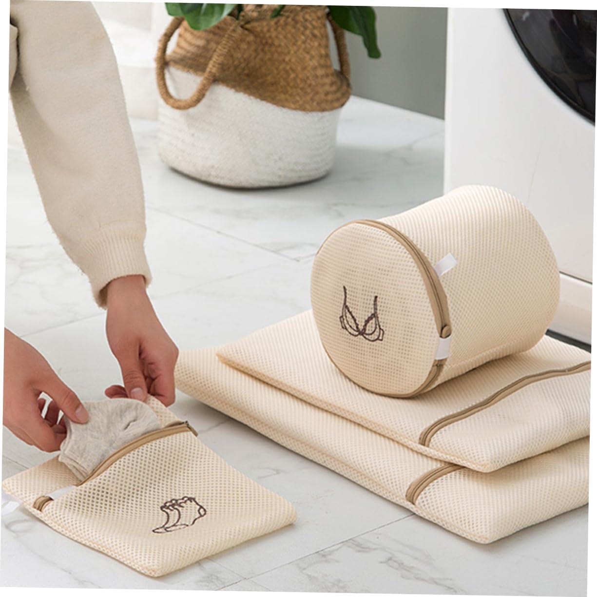 Laundry Bags - Laundry Bag Set - Laundry Net - Laundry Nets - Bra Wash Bag - Lingerie Wash Bag - Clothing Protection - Washing Machine - Protection - Organizer - Travel Organizer - Mesh - Fine Mesh - Honeycomb - Luxury - Embroidery - Beige - Set of 6 - Image 8