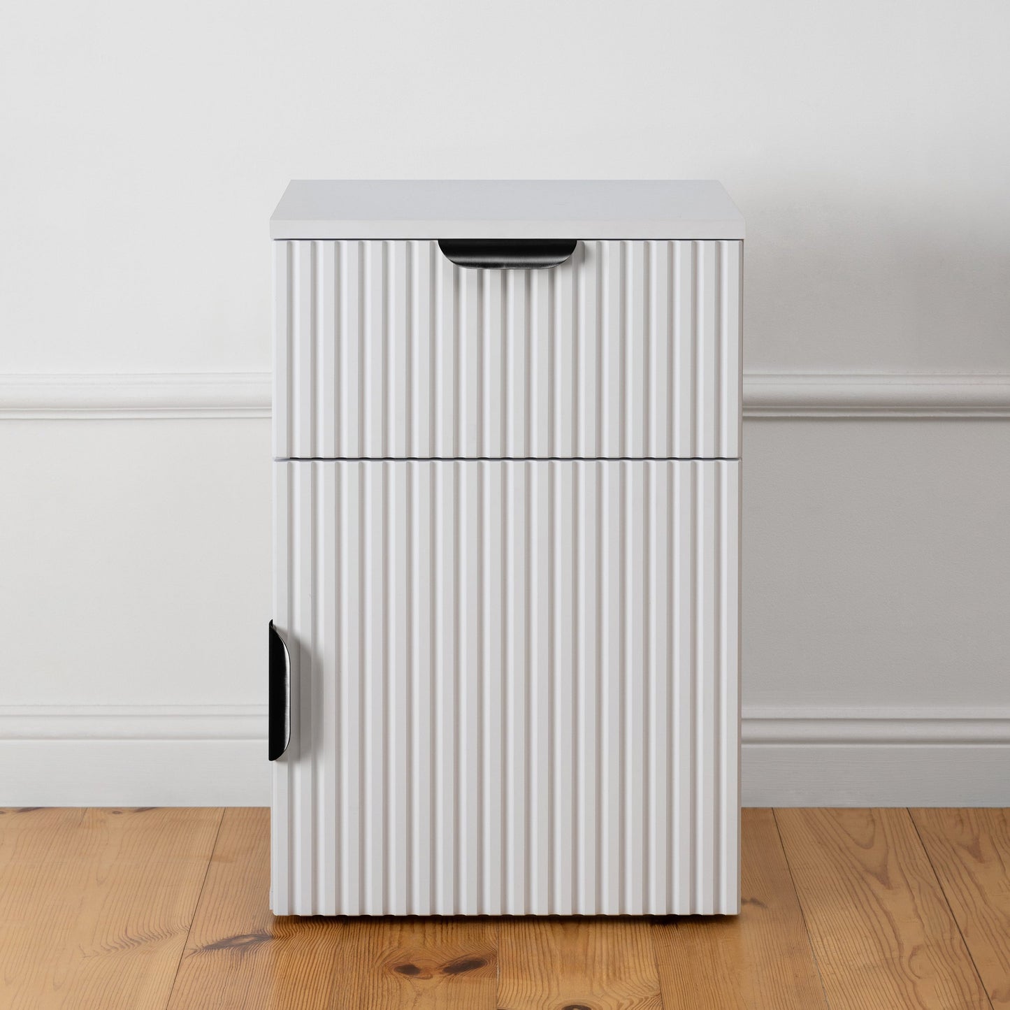 PORTO BEDSIDE TABLE - WHITE - FLUTED - PULL BLACK - Image 4