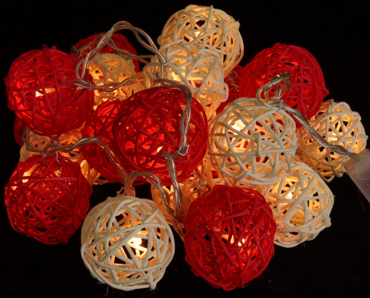 1 Set of Red and White5cm Rattan Cane 20 Ball Battery Powered 3m String Lights Christmas Gift Home Wedding Party Bedroom Decoration Table Centrepiece - Image 8