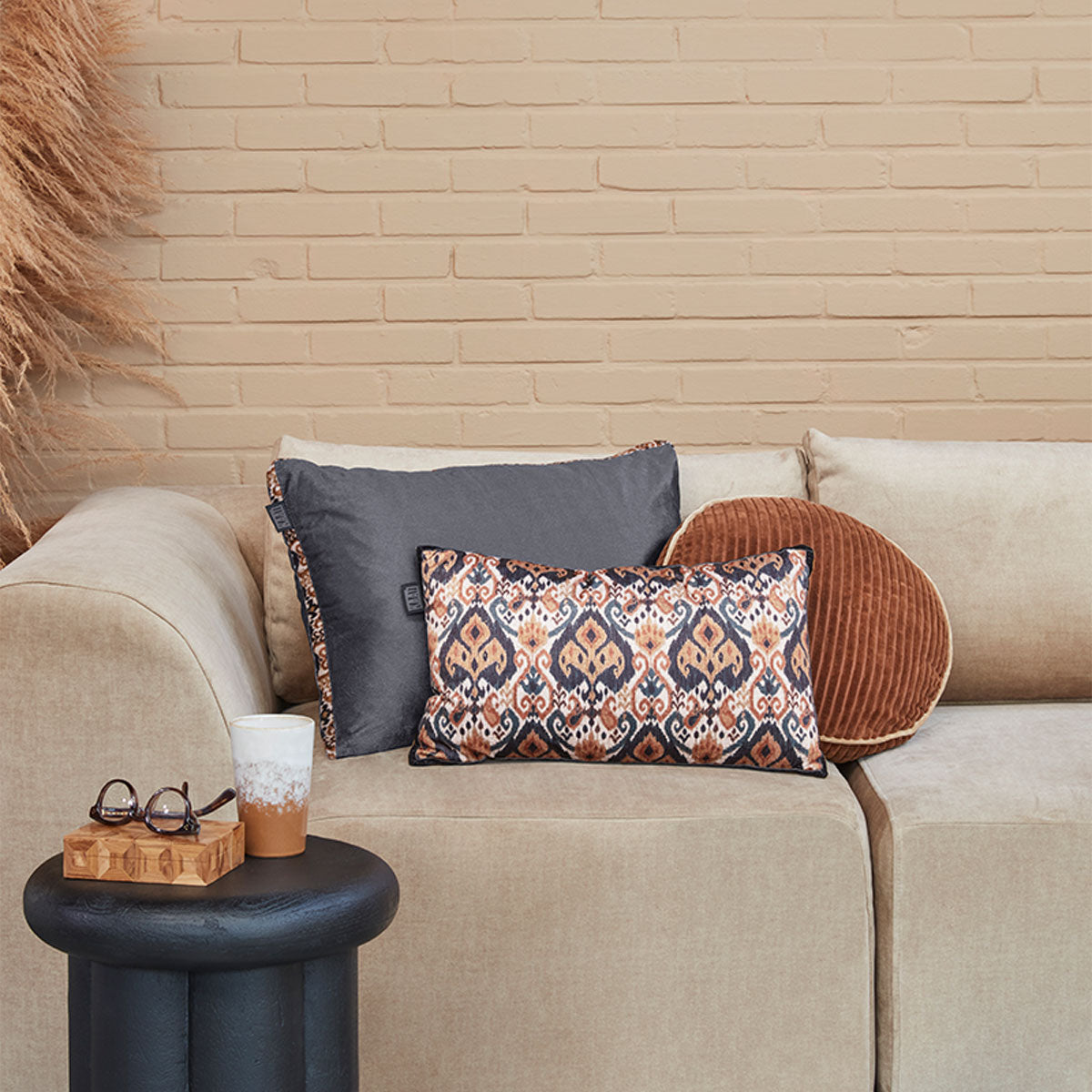 KAAT Amsterdam Julan Anthracite Velvet Oblong Filled Cushion 40cm x 60cm - Image 5