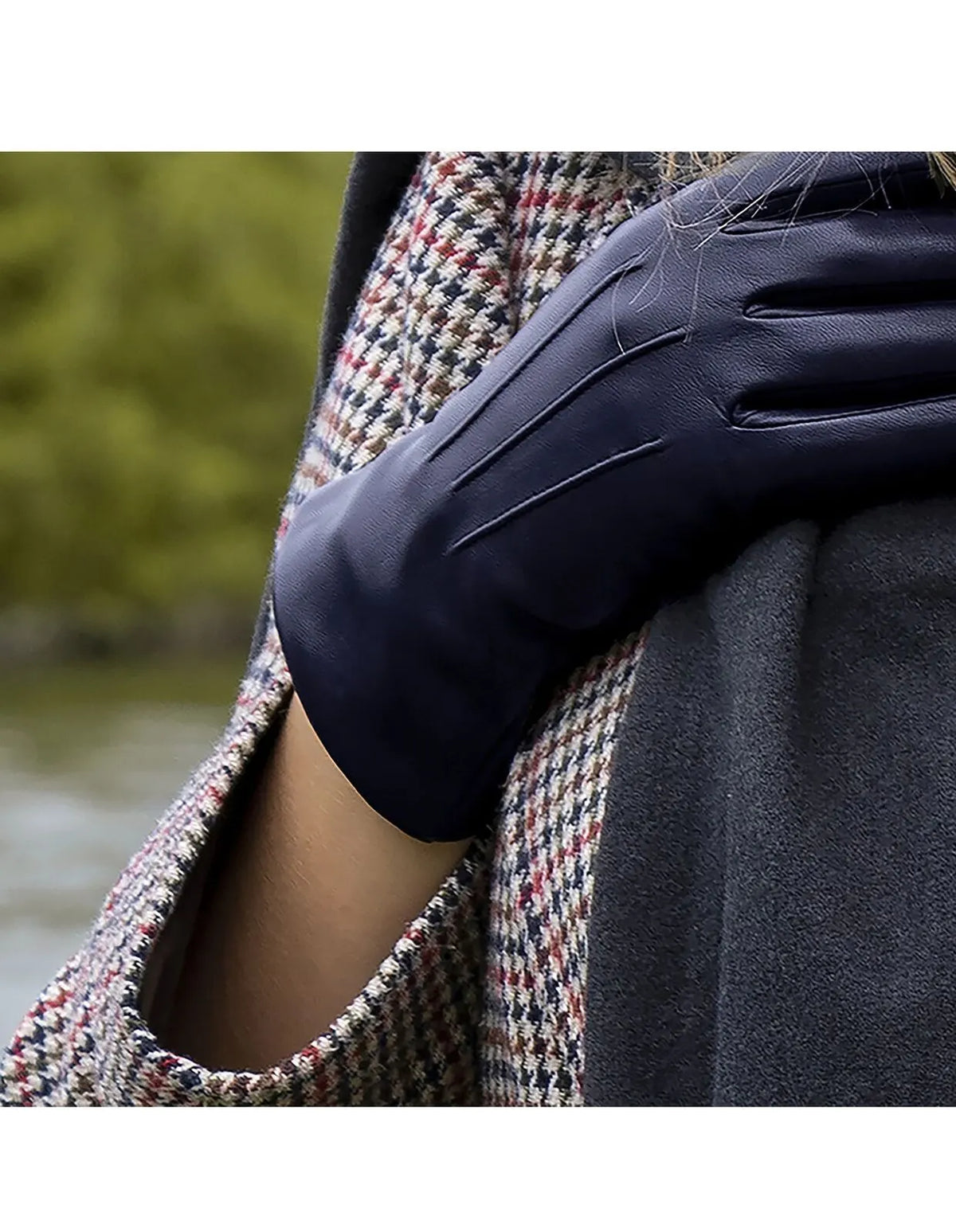 Dents Women’s Cashmere-Lined Tech Touchscreen Leather Gloves - Navy - Image 6