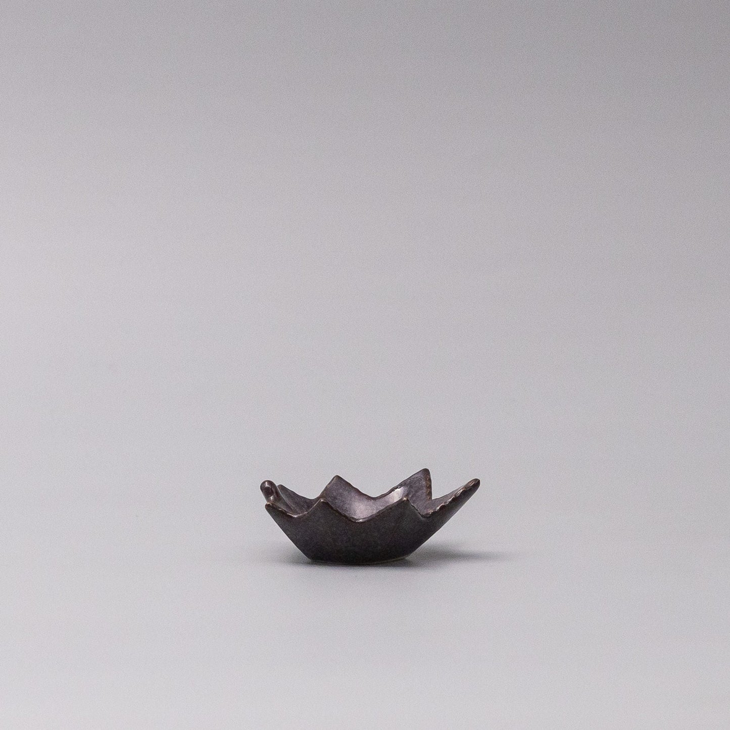 Sauce Dish Maple Leaf 6cm Rasin - Image 4