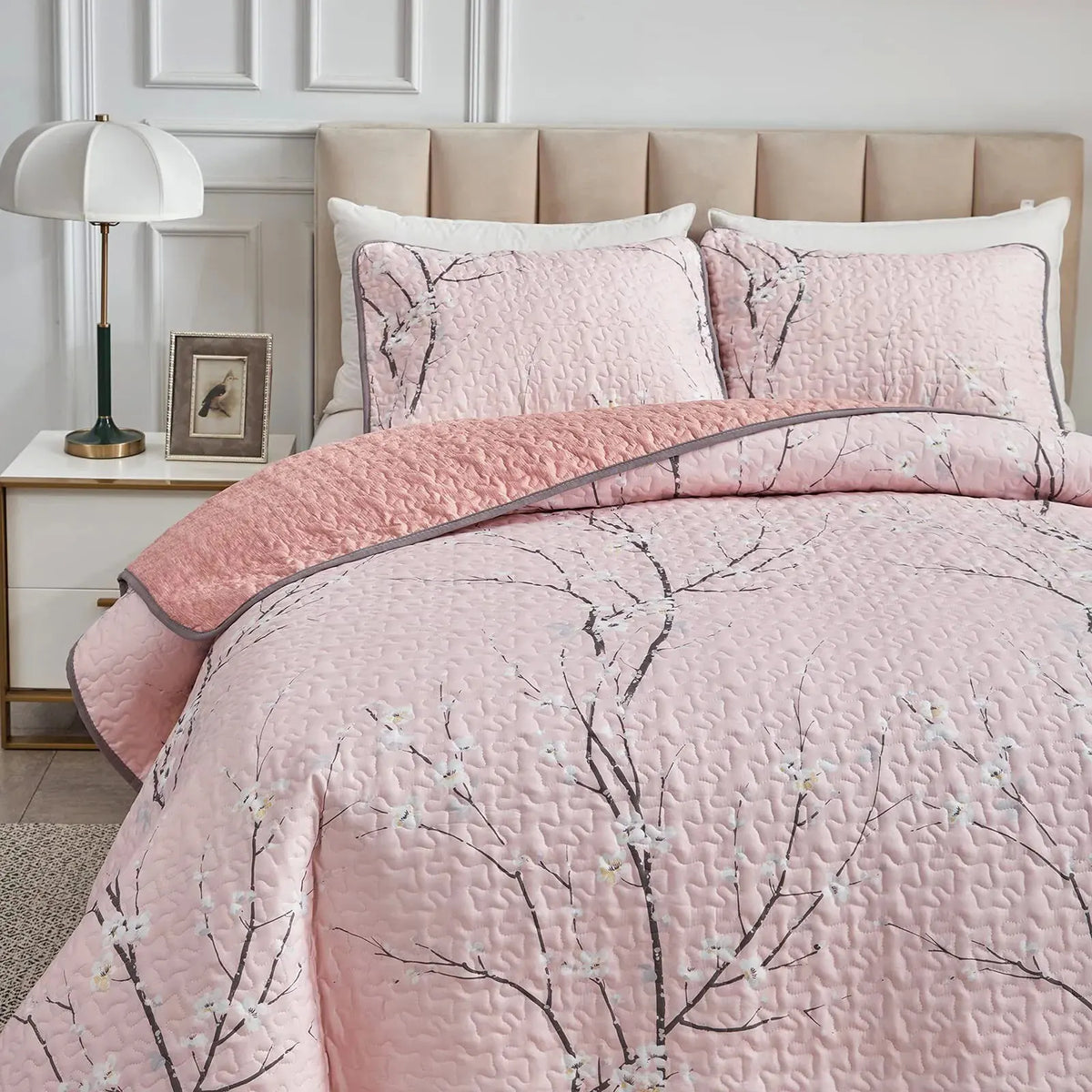 Versatile Quilted Coverlet and Pillowcases Set: Adapts to Every Season - Queen size - Image 7