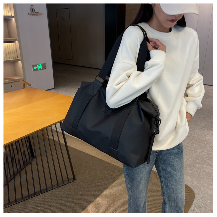 Sleek Black Duffel Bag for Men and Women - Great for Work and Travel - Image 2