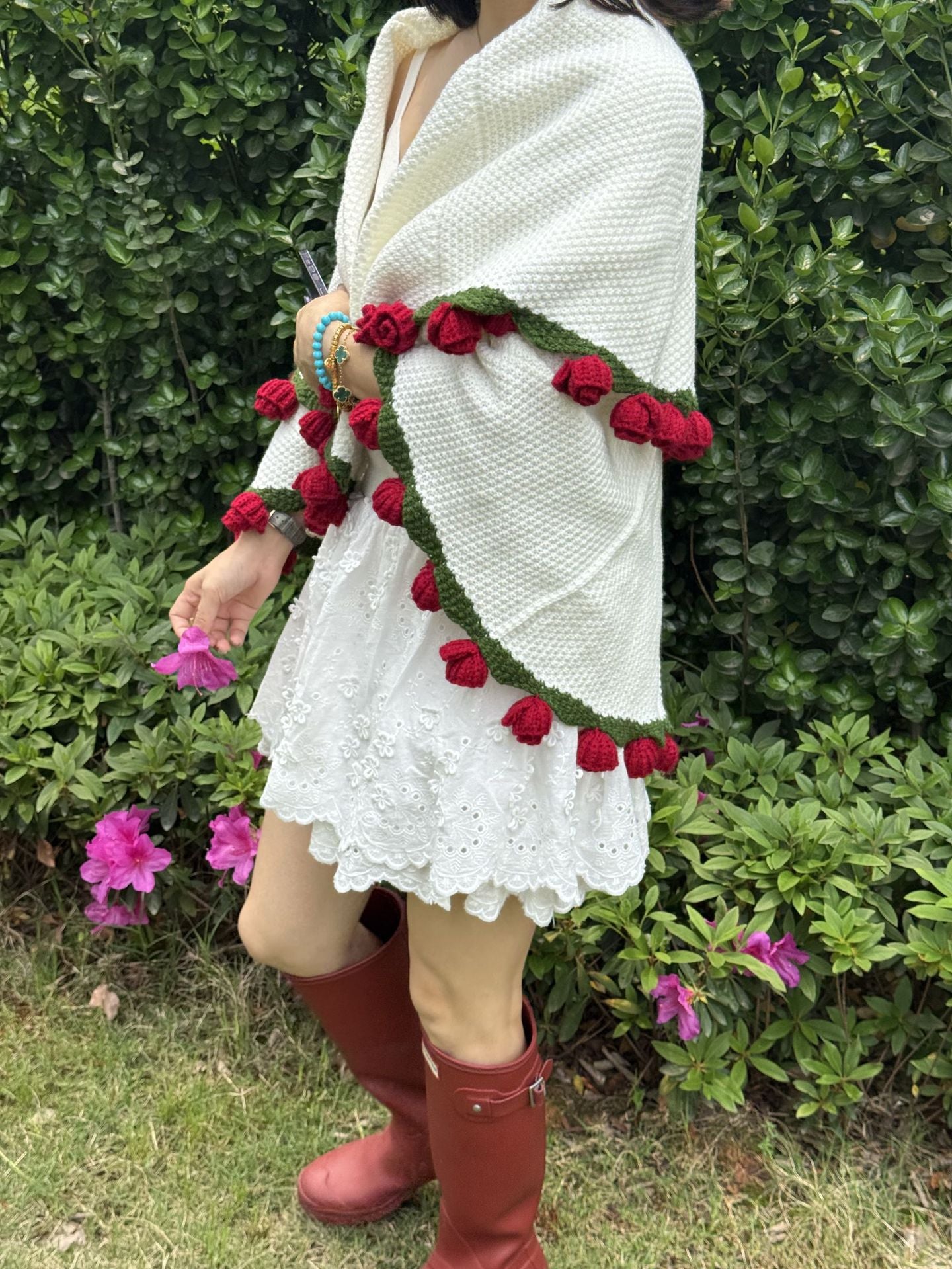 Handmade Rose Bouquet Blanket - Premium Finished Floral Nap Blanket, 113cm Diameter, 52 Flowers - Image 3