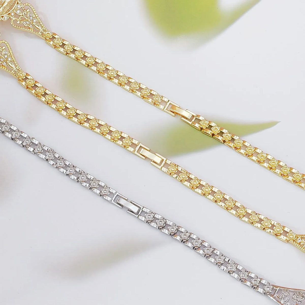 Elegant Hollow Floral Geometric Bracelet – Gold-Plated Copper Fashion Jewelry with Delicate Chain Design(R80) - Image 4