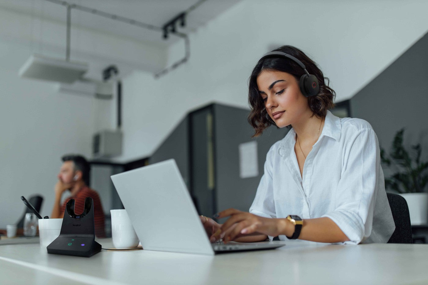 Yealink WH68 Dual UC DECT  Bluetooth Wireless Technology, 4-Mic Hybrid ANC, 4-Mic Noise Cancellat... - Image 3