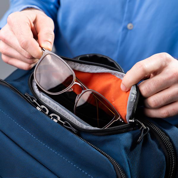 Everki Onyx Premium Travel Friendly Laptop Backpack up to 15.6-Inch - Navy - Commercial Bags, Cas... - Image 5