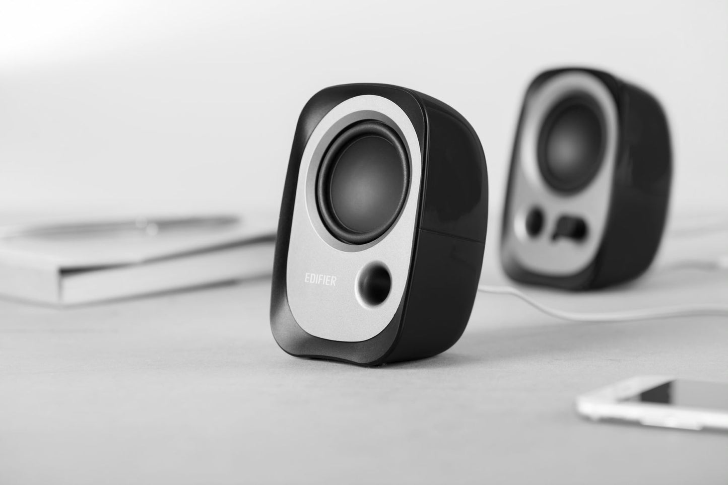 Edifier R12U USB Compact 2.0 Multimedia Speakers System (Black)- 3.5mm AUX/USB/Ideal for Desktop,... - Image 4