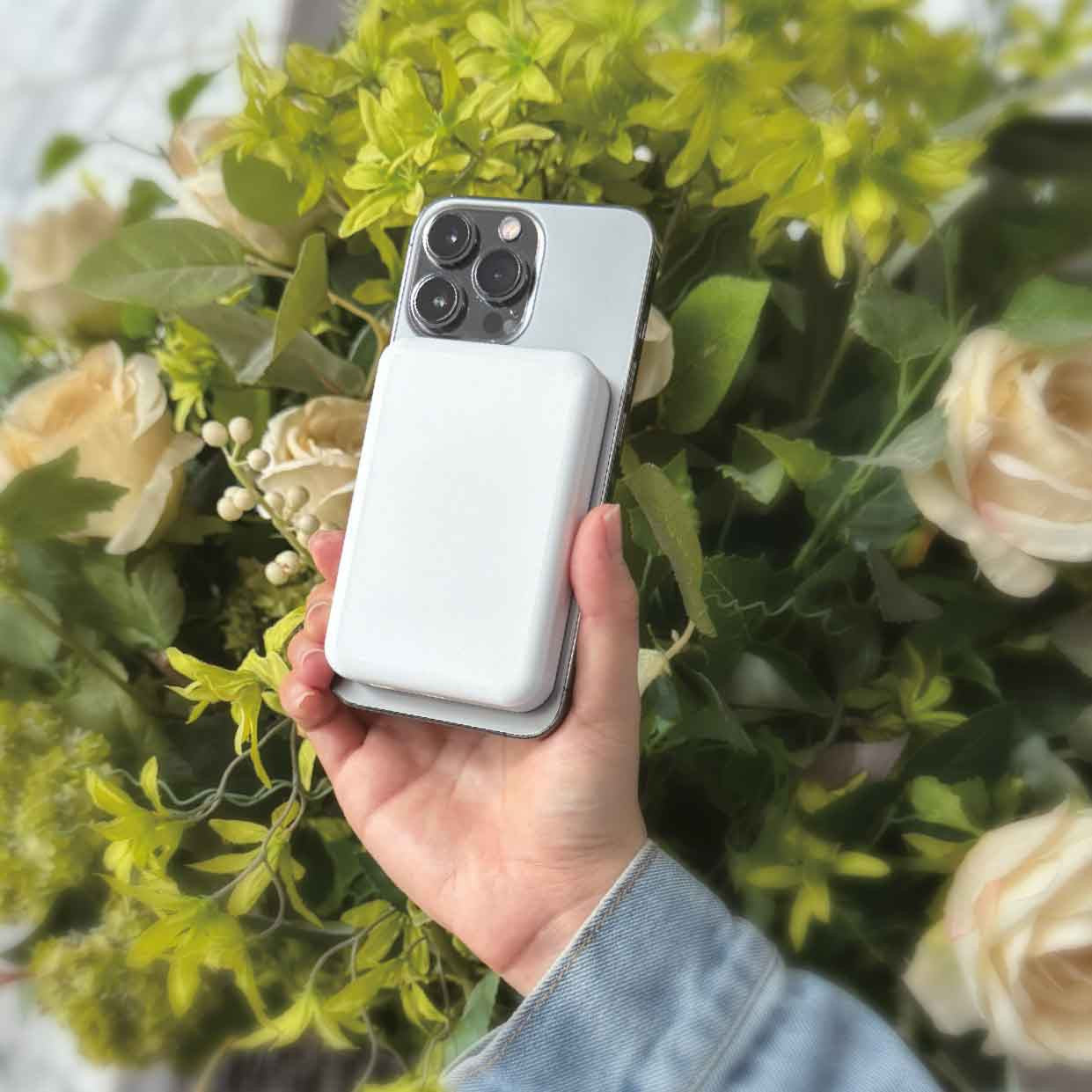 Laser 5000mAh Magnetic Wireless Power Bank White - Image 2