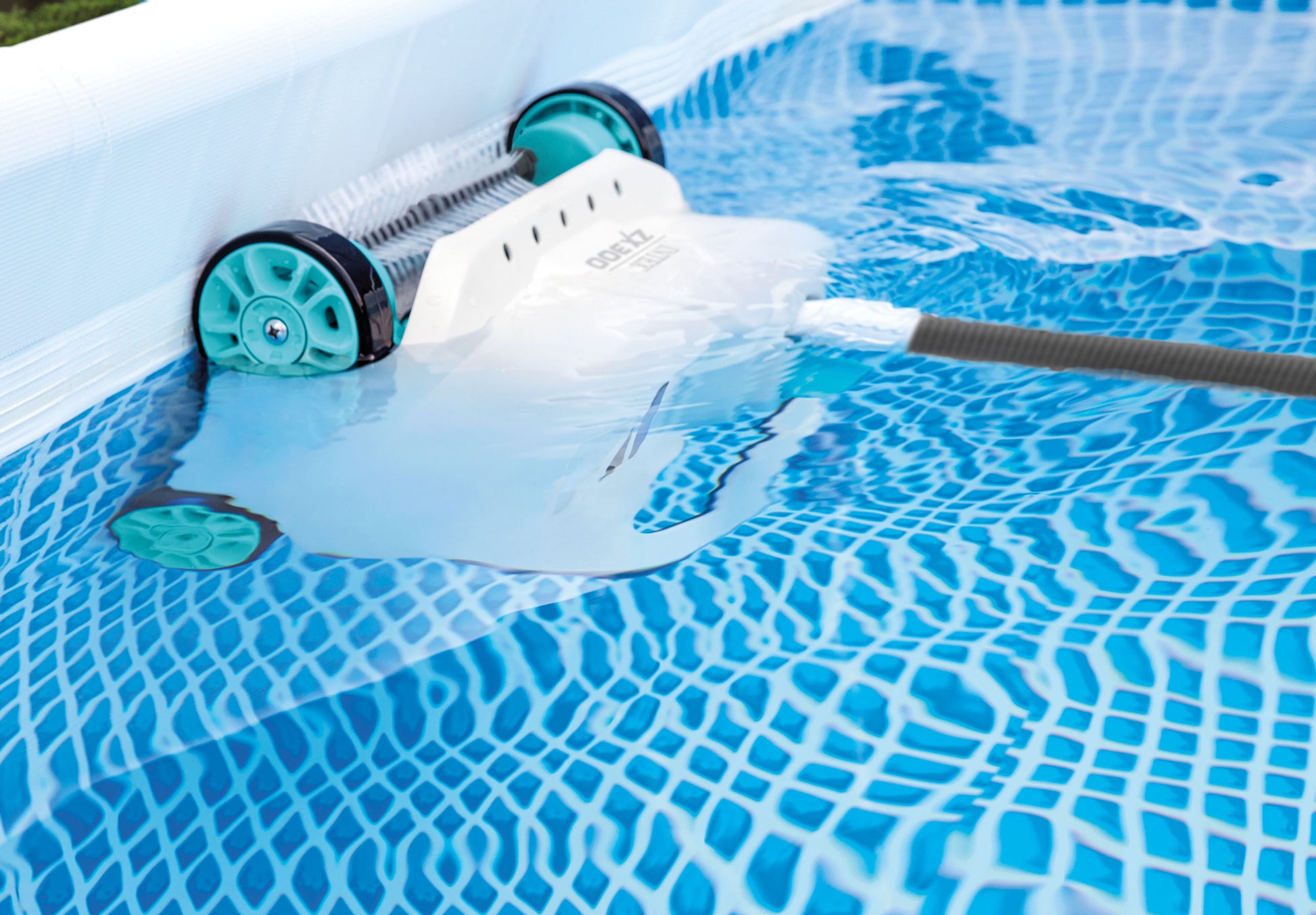 Intex Auto Above Ground Pool Cleaner Deluxe 28005 - Image 2