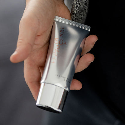 Brightening Sunscreen | SPF 50+ | PA+++ | No White Cast | Nourishing - Image 4