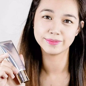 Brightening Sunscreen | SPF 50+ | PA+++ | No White Cast | Nourishing - Image 6