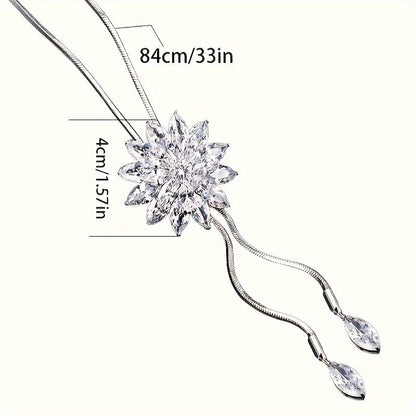 Fashionable and Creative High-End Artificial Crystal Diamond-Inlaid Snowflake New Style Sweater Chain Clothing Pendant（WHITE） - Image 2