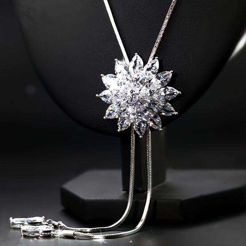 Fashionable and Creative High-End Artificial Crystal Diamond-Inlaid Snowflake New Style Sweater Chain Clothing Pendant（BLUE+WHITE） - Image 4