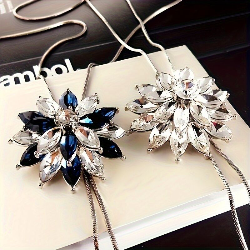 Fashionable and Creative High-End Artificial Crystal Diamond-Inlaid Snowflake New Style Sweater Chain Clothing Pendant（BLUE+WHITE） - Image 9