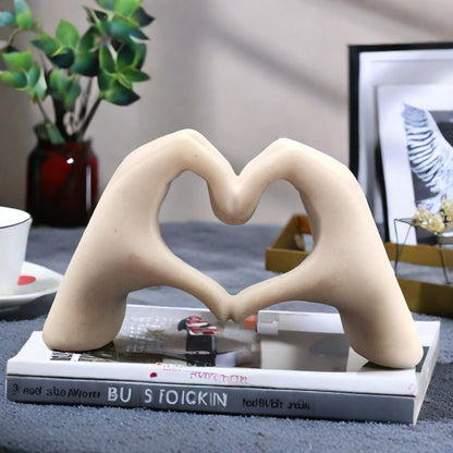 GOLD Elegant Heart-shaped Sculpture: Pure lines capture love, accompanying you in writing tender everyday moments. - Image 7