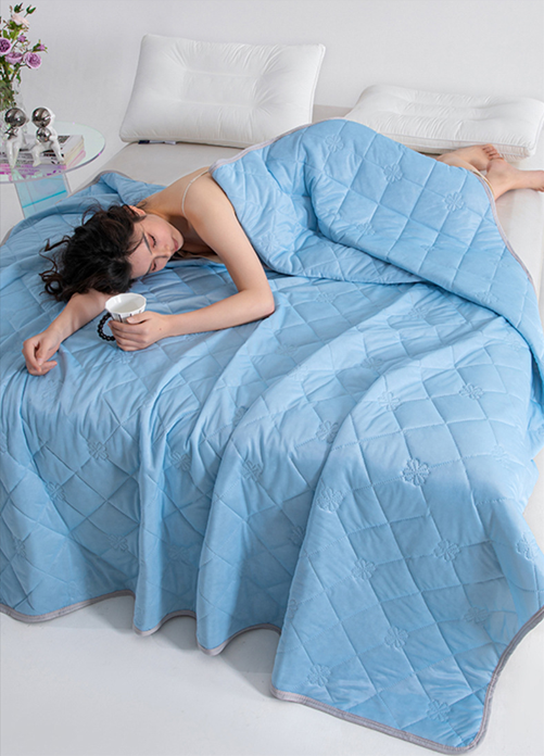 Christmas gifts for loved ones Aussie Summer Cooling Quilt – 4 Sizes, Breathable, Lightweight & Skin-Friendly for Refreshing Sleep All Season(apple green,150cm*200cm) - Image 4