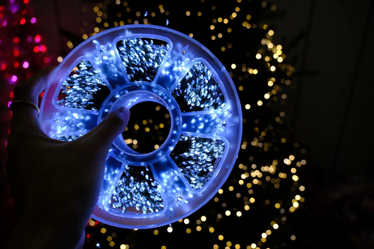 900 LED Cool White USB Fairy String Lights with Remote, 30m Green Wire, IP44 Waterproof 8-Mode Timer for Christmas Bedroom Decor