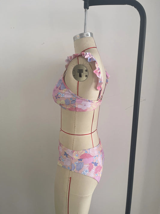 Chic Teenage Design Bikini Featuring Frill Details and Secure Fastening for Beach Days Size XL - Image 5