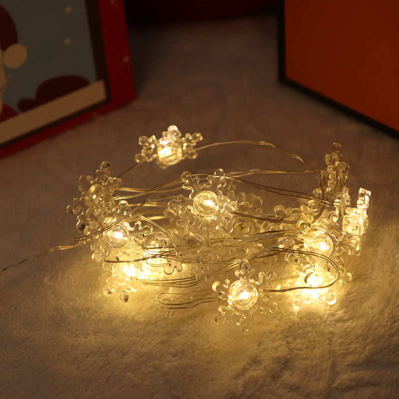 2m 20-LED Christmas Snowflake String Lights, Warm White, Battery Powered (2 x AA Batteries Required) - Image 3