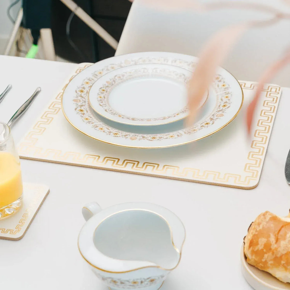 4 Pcs Clevinger MD Placemats Gold Border - Image 2