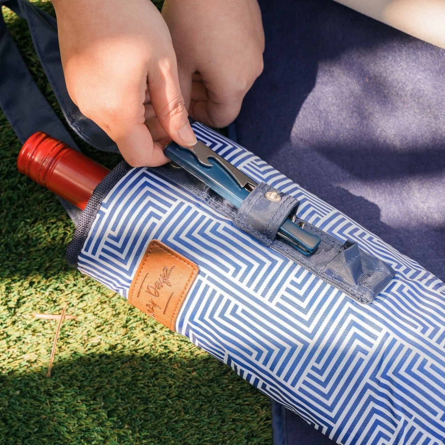 Lazy Dayz Insulated Wine Bottle Tote - Makena - Image 3