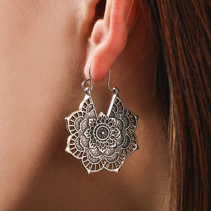 Vintage Silver Mandala Flower Dangle Earrings - Image 3