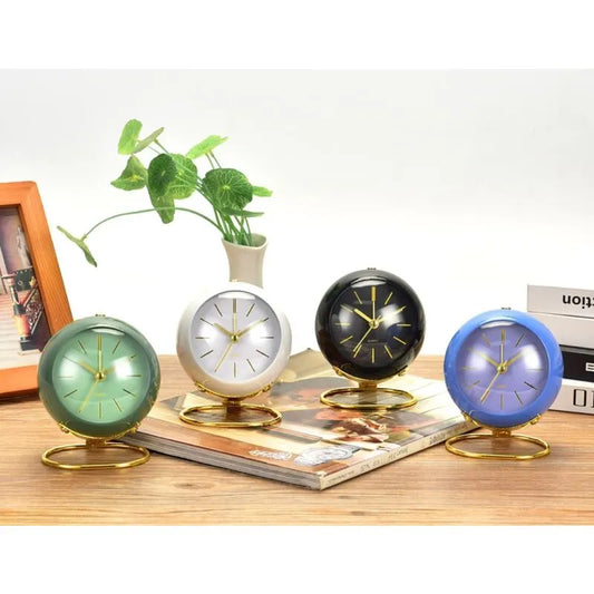 Retro Analog Alarm Clock Non-Ticking With Night Light, Silent, Battery Operated, Easy To Use And Loud Alarm - Image 4