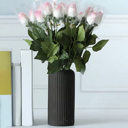 Luxurious Black Vase - Modern Vase - Modern Style - Home Furnishings - Chic - Classic Style - Matte Black Interior - Matte Black Interior - Modern Interior - Classic Model - Vase - Flower Vase - Chic Flower Vase - Image 2