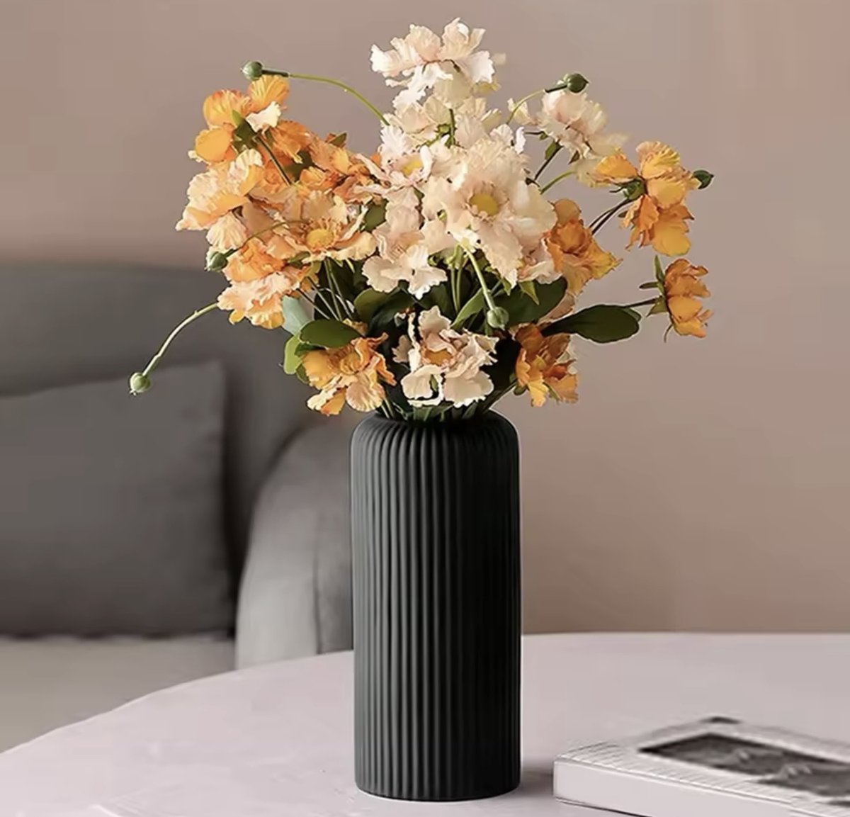Luxurious Black Vase - Modern Vase - Modern Style - Home Furnishings - Chic - Classic Style - Matte Black Interior - Matte Black Interior - Modern Interior - Classic Model - Vase - Flower Vase - Chic Flower Vase - Image 3