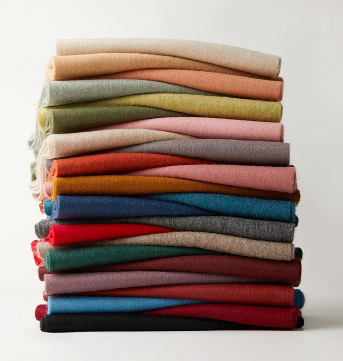 Warm and soft scarf for autumn and winter, warm and lightweight scarf, versatile unisex plain wool scarf (32x190cm) - wine red - Image 2