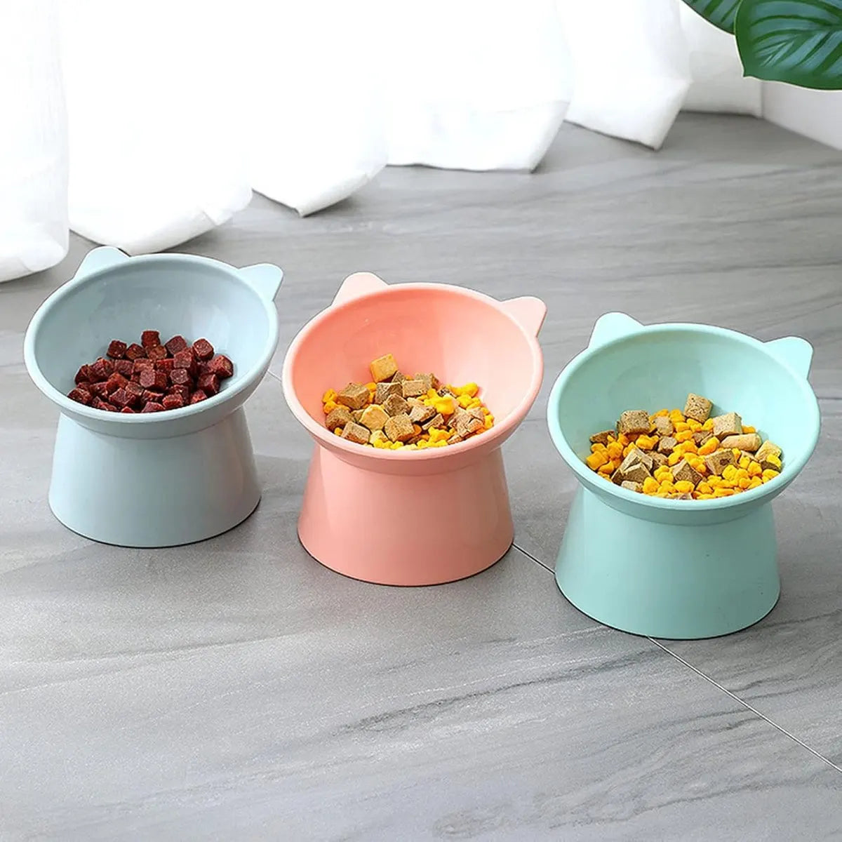 Cat bowl - Non-slip feeder - Tilting bowl - Anti-vomiting - Angled design - Blue - Perfect for cats - Indoor use - Pet accessories - Pink - Image 3