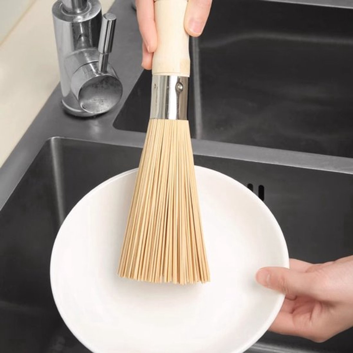 2 pieces - Natural bamboo scouring brush - Bamboo kitchen brush - Cleaning brush - Household dish brush - for cleaning dishes, cast iron pots, pans, vegetables and the sink. - Image 2