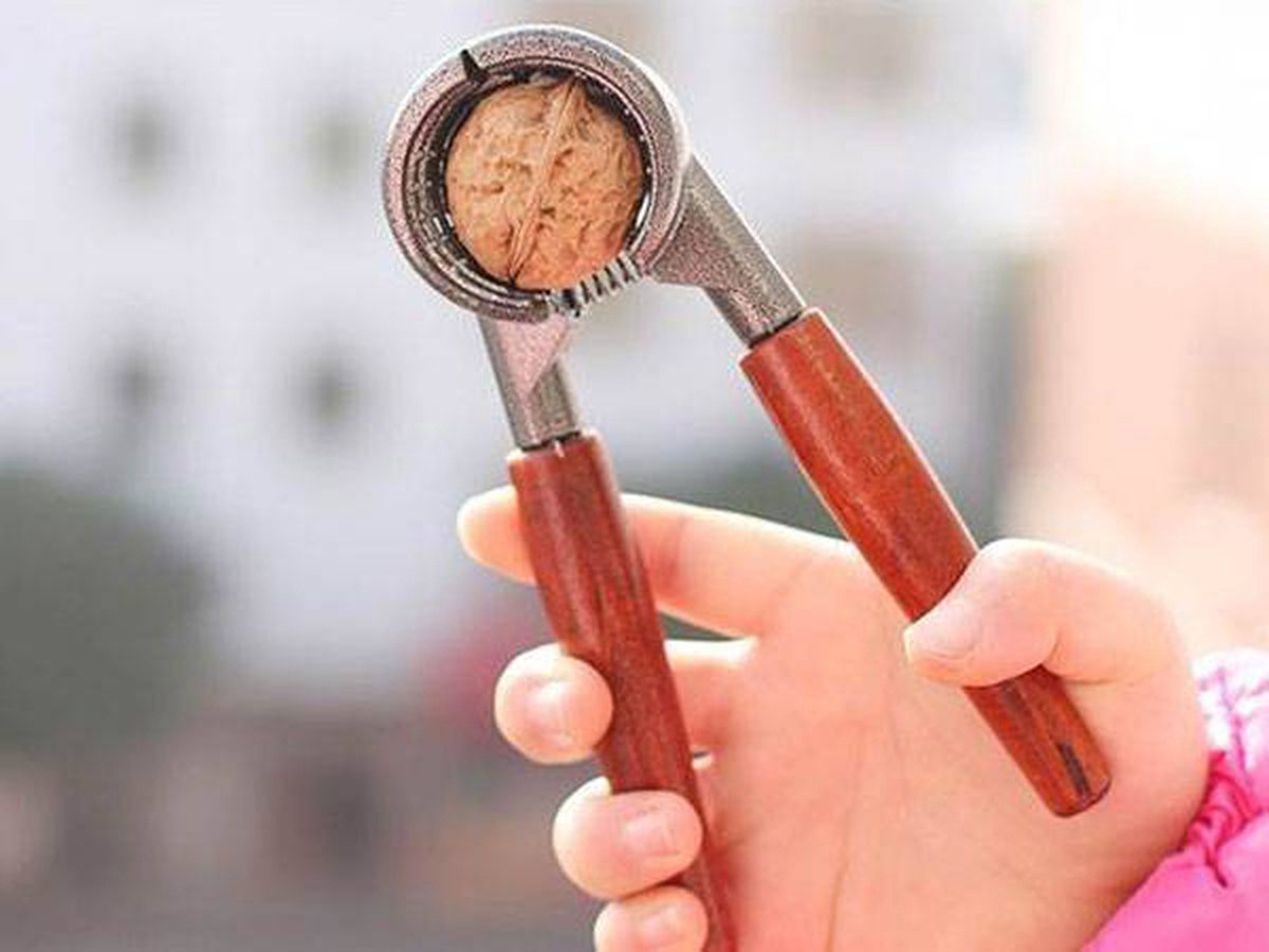 TR Goods - Steel nutcracker with wooden handle - Suitable for all nuts, including walnuts, hazelnuts and almonds - Image 2
