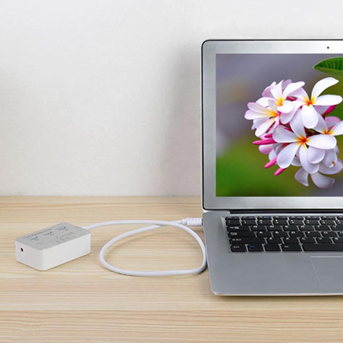 USB 3.0 Hub with 3-Port Splitter and Memory Card Reader - SD/TF/Micro SD Card Reader - USB 3.0 Hub - Image 4