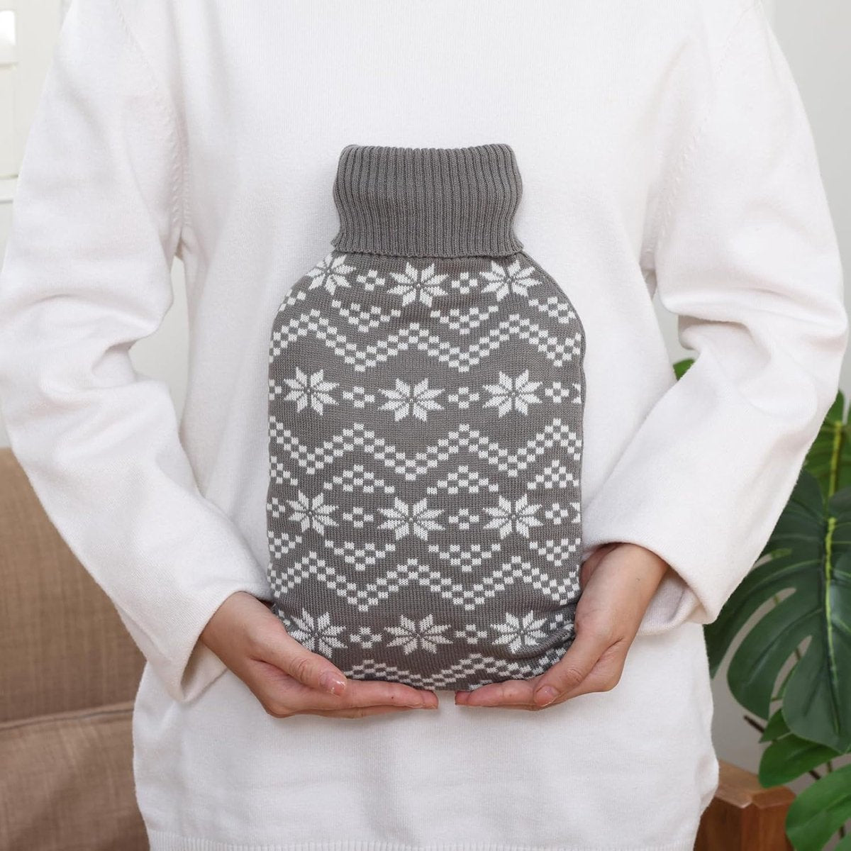 Hot water bottle - Hot water bottle - Hot water bottle - Hot water bottle with cover - Knitted hot water bottle cover - Snowflake pattern - For pain relief - Hand and foot warmer (2L) - Image 3