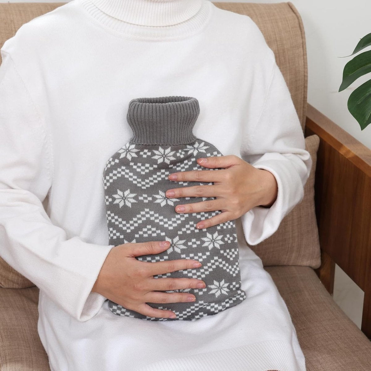 Hot water bottle - Hot water bottle - Hot water bottle - Hot water bottle with cover - Knitted hot water bottle cover - Snowflake pattern - For pain relief - Hand and foot warmer (2L) - Image 4