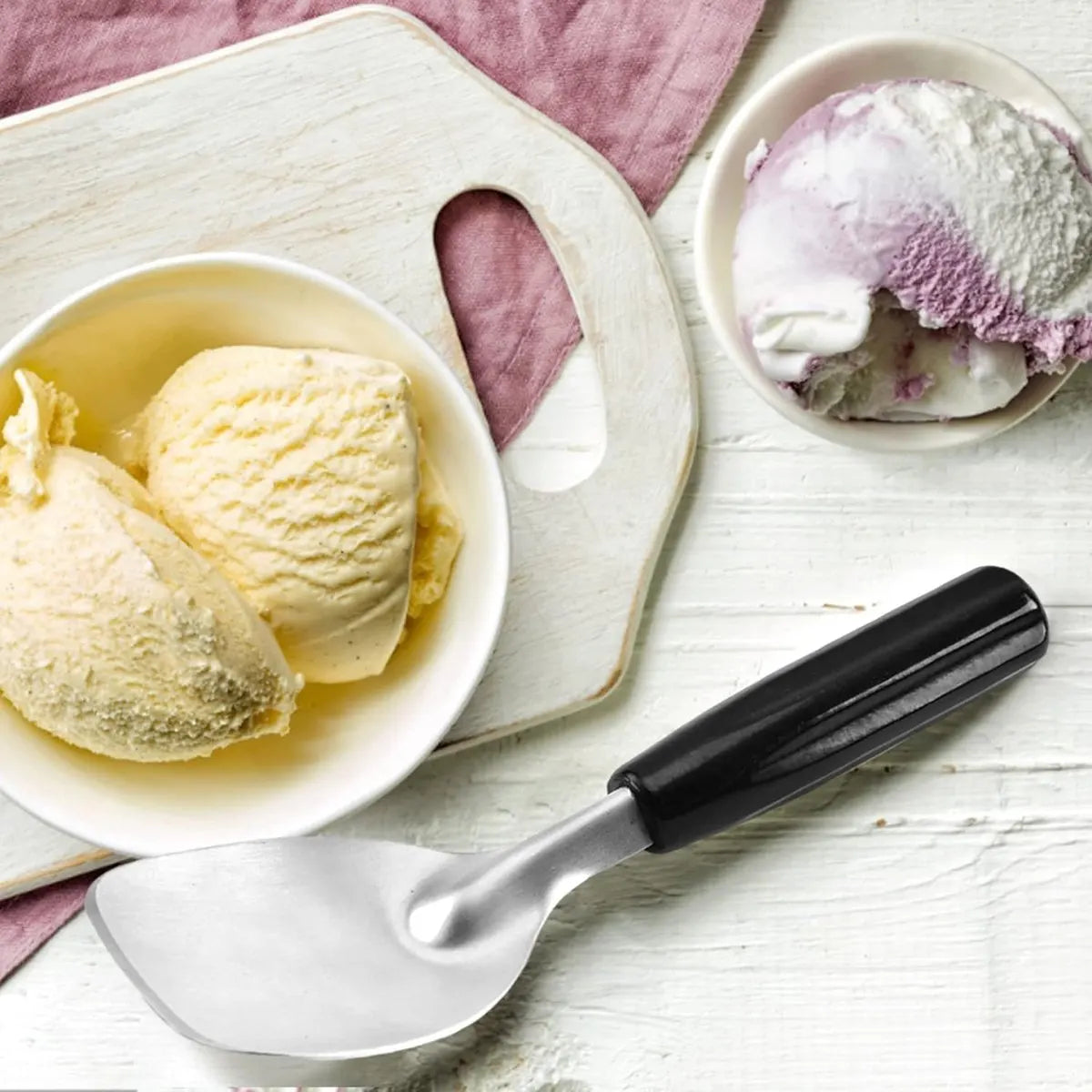 Robust ice cream scoop with non-slip handle - stainless steel ice cream scoop - perfect for scooping and serving hard frozen desserts. - Image 2