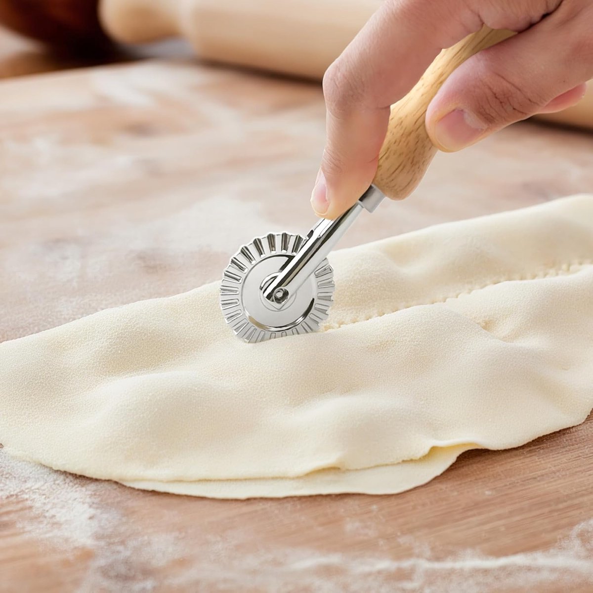 Noodle cutter - Wavy dough cutter - Sturdy and durable pasta cutting wheel - Wonton/dumpling edge shaper - Suitable for home kitchens - Diameter 3.8 cm - Image 3