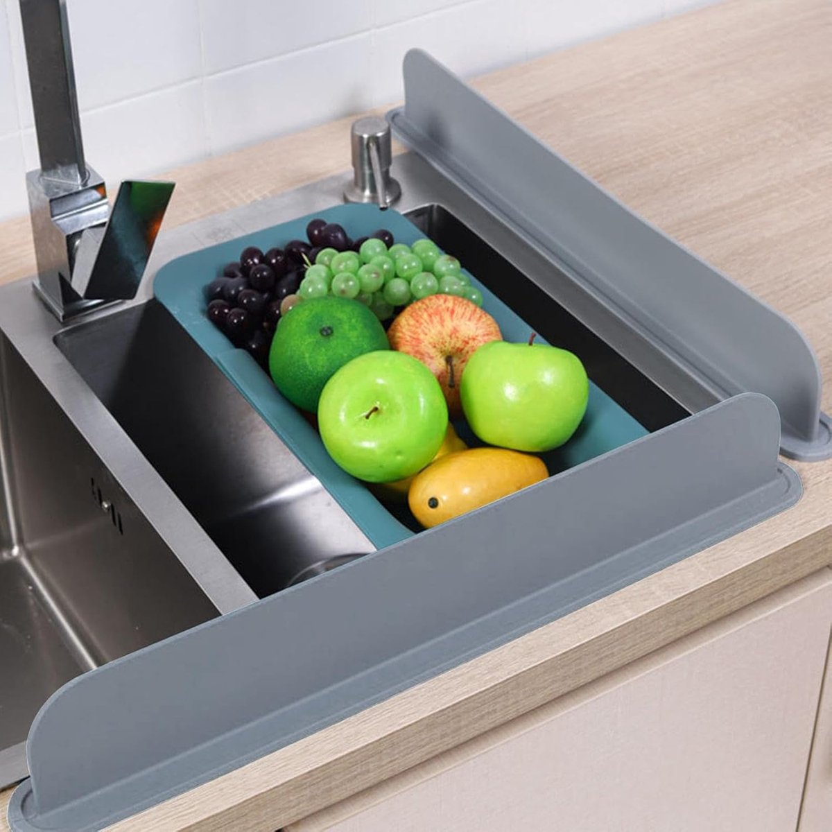 Sink Protection Mat - Countertop Accessories - Silicone Mat for Faucet - Sink - Drying Mat - Against Water - Kitchen Countertop Drying Mat - Kitchen Sink Splash Guard - For the Kitchen Faucet Basin - Reusable - Anti-Splash - Grey - Image 5
