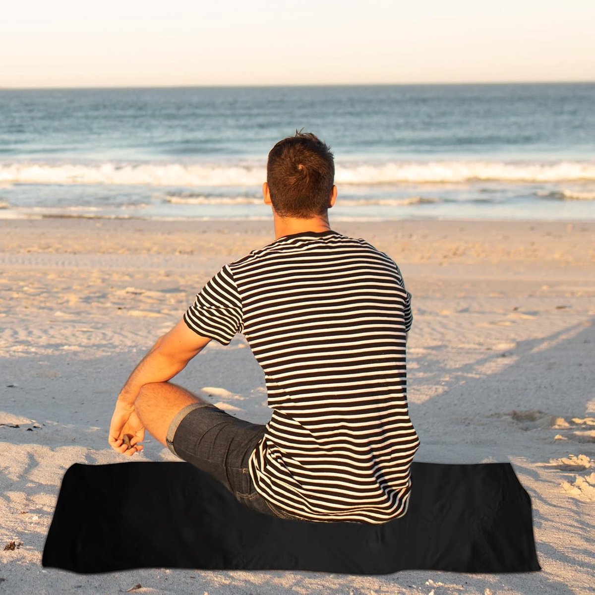 Mini Pocket Picnic Blanket - Sack Blanket - 150 x 110 Cm - Water-Repellent & Lightweight - Outdoor Blanket - Picnic Blanket - Beach Towel - Sand-Free Beach Mat - Outdoor Rug - Red - Perfect For Outdoors, Camping, Hiking, Traveling - Image 5