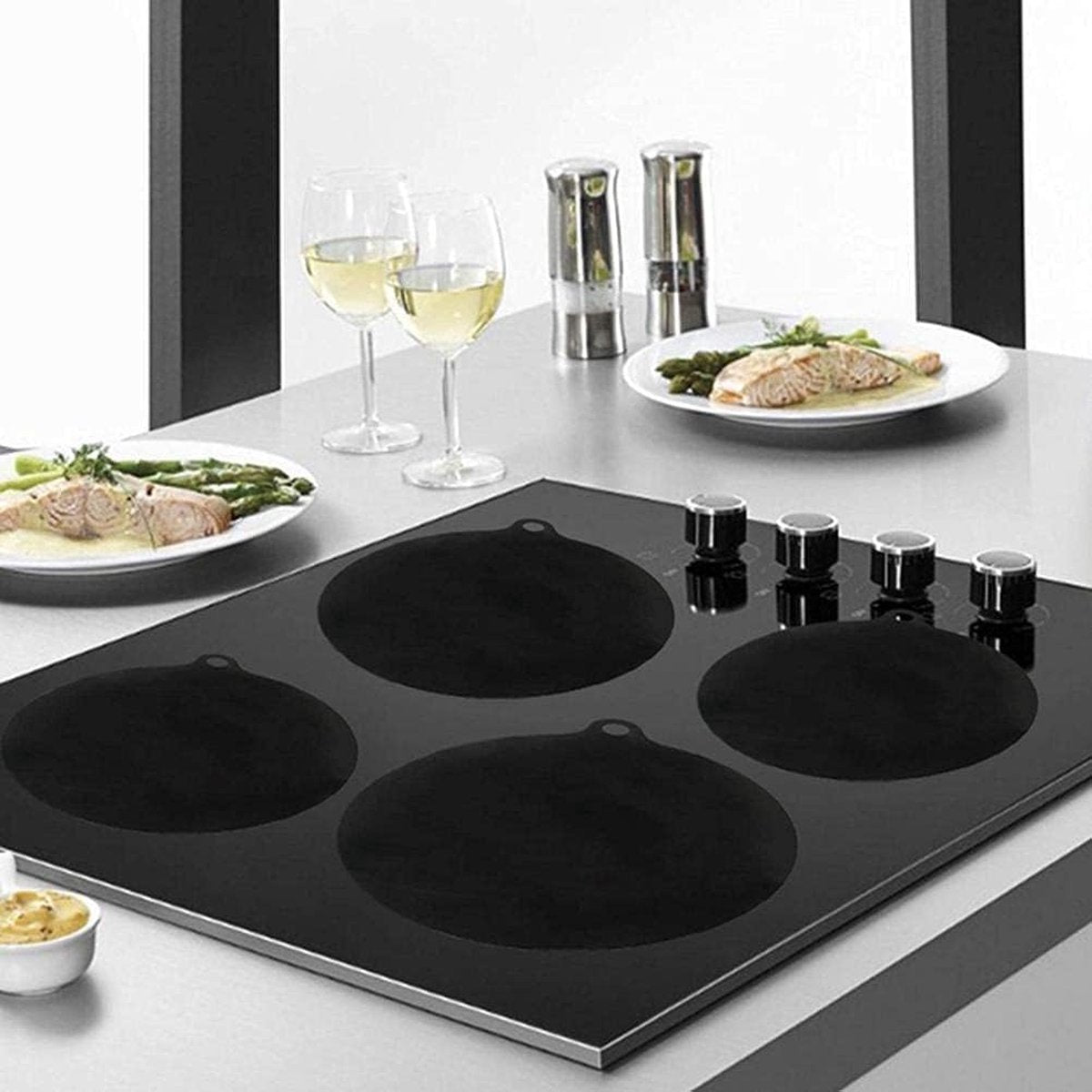 Induction Protector Set - 4 Pieces - 22cm - Pan Protectors - Induction Cover Plate - Cooktop Cover Plate - Round Induction Mats - Heat Resistant Up to 230 ºC - BPA-Free - Non-Slip - Dishwasher Safe - Pan Coaster - Coaster - Black - Image 4